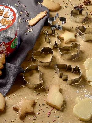 Lot 18 découpoirs inox Noël Patisse