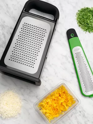 Râpe 4 Faces/zesteur avec récupérateur Oxo