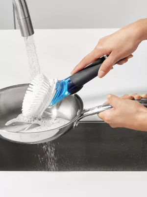 Brosse à vaisselle Oxo à manche