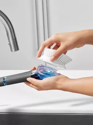 Brosse à vaisselle Oxo à manche