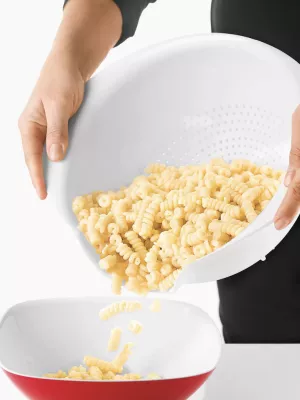 Passoire verseuse facile Guzzini