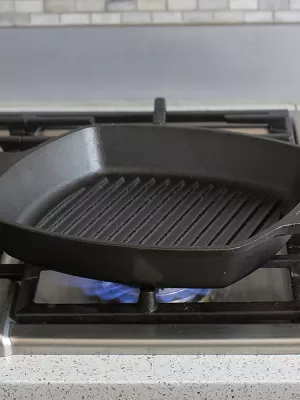 Poêle Grill Carrée en Fonte Naturelle Lodge